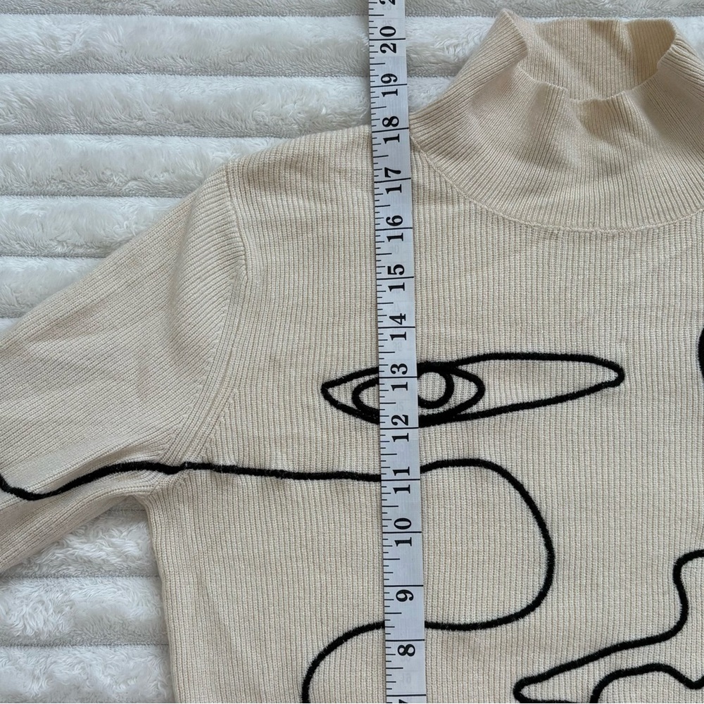 AKIRA Willa Abstract Face Ribbed Turtleneck Sweater Medium Cream Artsy - Picture 8 of 9